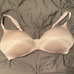 VICTORIA SECRET PLUNGE BRA